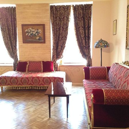 Magnificent Apartment On Halitska Lviv Exterior photo